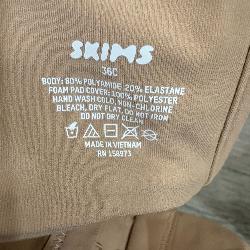 SKIMS ultimate fits everybody Strapless Bra - Clay 36C - Picture 4 of 5